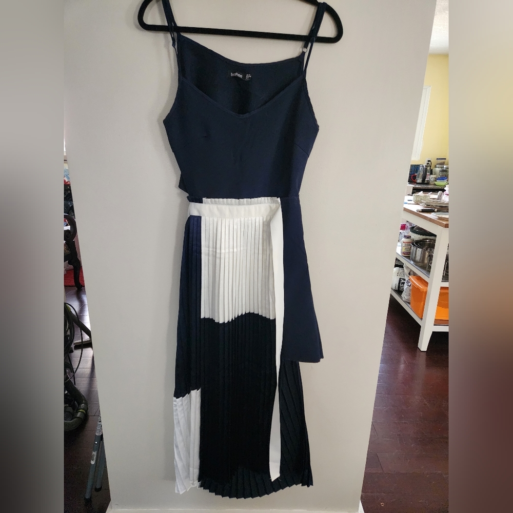 Boohoo cut out dress